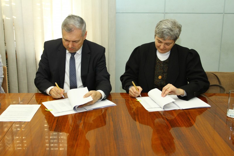 A fost semnat primul contract de colectare şi transport al deșeurilor din județul Mureș