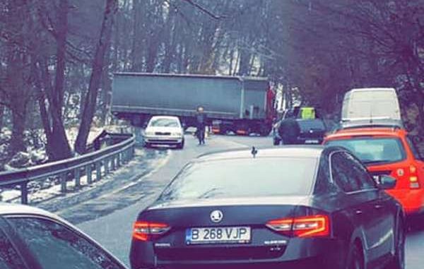 Circulație blocată pe DN 13