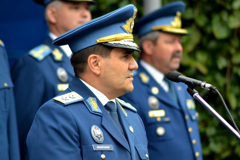Generalul locotenent Laurian ANASTASOF preia, de astăzi, funcţia de locţiitor al şefului Statului Major al Apărării