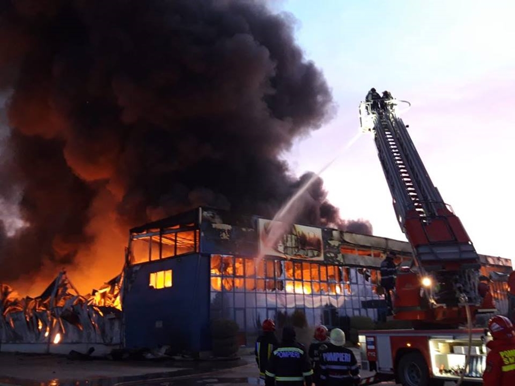 UPDATE: Incendiu la fabrica de condimente din Alba Iulia