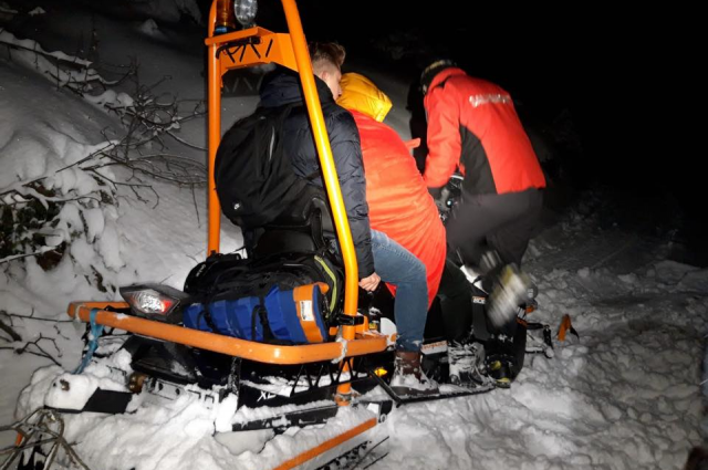 Cei doi turişti rămaşi blocaţi în zona stâncilor în Pasajul Târle – Carp au fost recuperaţi de salvamontişti