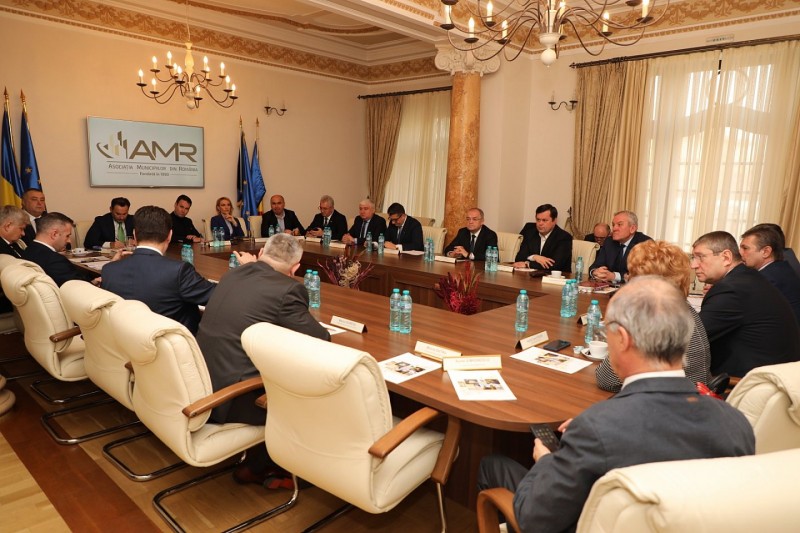 Primarii oraşelor mici şi mijlocii susţin că primăriile sunt în pericol de subfinanţare