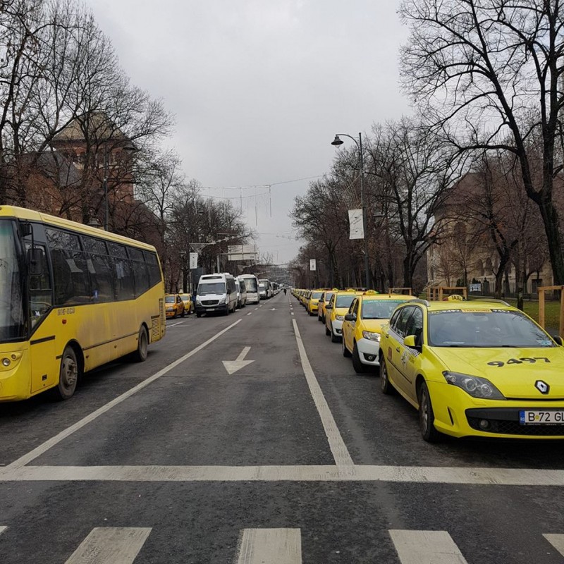 Discuții între reprezentanții executivului și cei ai taximetriștilor