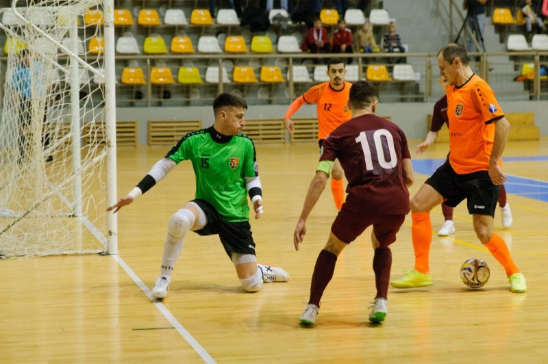 Începe play-off-ul la fotbal în sală