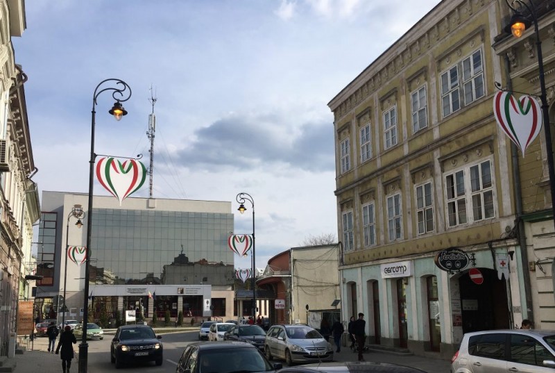 Primarii din Sfântu Gheorghe şi Odorheiu Secuiesc, amendaţi din nou pentru pentru că nu au arborat steagul României la manifestările din 15 martie