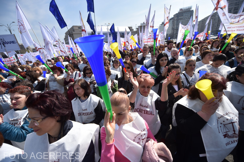 UPDATE: O delegaţie a grefierilor a intrat la discuţii la Guvern