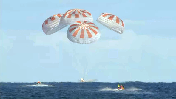 Capsula spaţială Crew Dragon a SpaceX a revenit cu succes pe Terra