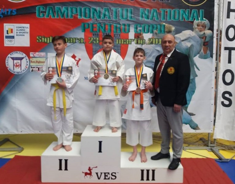 Salbă de medalii pentru karatiștii de la Dragon Do Tg.Mureș