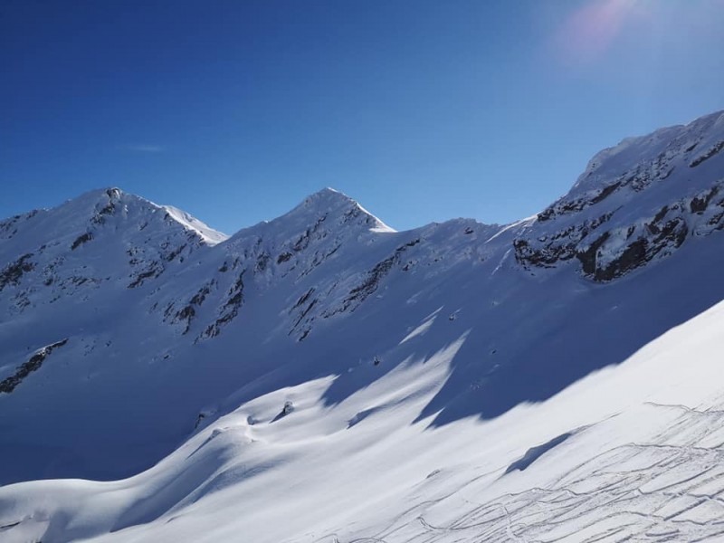 Ninsorile din ultimele zile au dus la creşterea riscului de avalanşă în unele masive muntoase