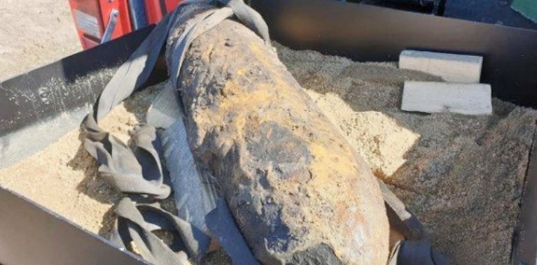 Bombă de aviaţie din Al Doilea Război Mondial, descoperită pe un câmp între Hălchiu şi Codlea
