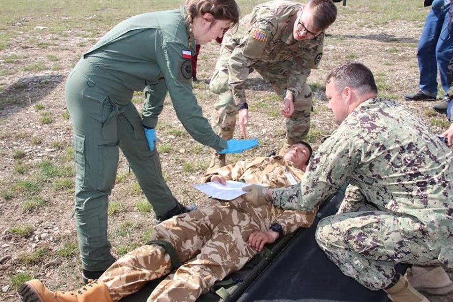 Exerciţiu de evacuare a răniţilor, în prezenţa ministrului Apărării, la Cincu