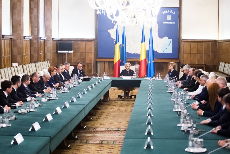 Guvernul a aprobat simplificarea procedurii de acordare a ajutoarelor de urgenţă