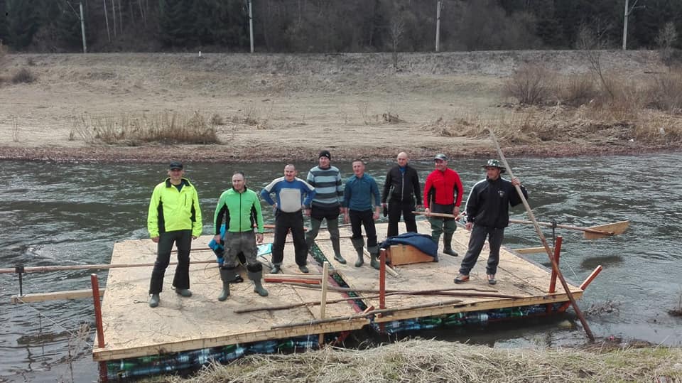 Opt pompieri din Harghita, expediție inedită pe râul Mureș