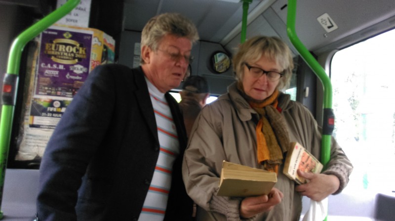 Tg.mureșenii sunt așteptați la ”Minibiblioteca din Autobuz”