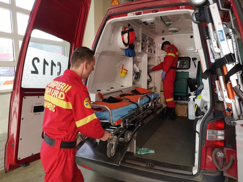 Băiat accidentat în timp ce traversa strada, la Odorheiu Secuiesc; şoferul, agresat de mai multe persoane