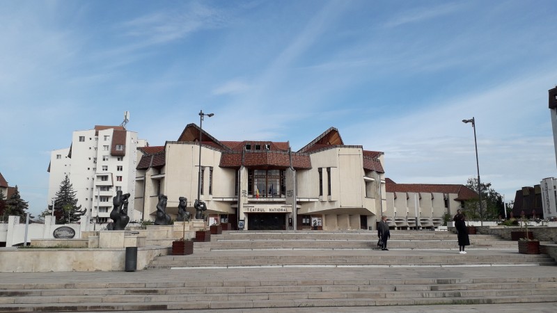 Teatrul Naţional Târgu-Mureş îşi suspendă temporar activitatea