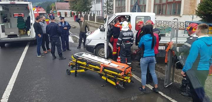 Un camion cu butelii de aragaz, implicat într-un accident în Topliţa