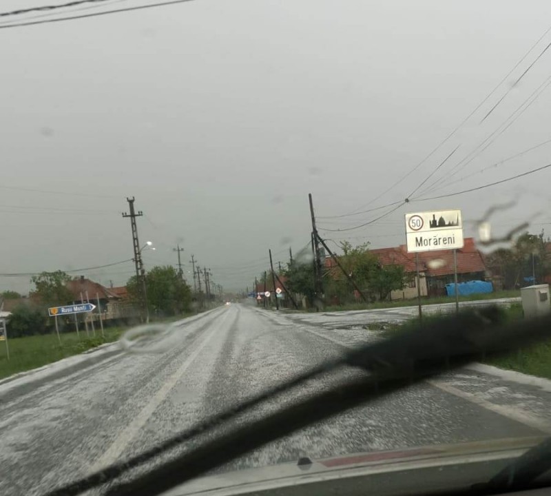 Carosabil acoperit cu gheață pe DN 15 în zona comunelor Brâncovenești și Rușii-Munți