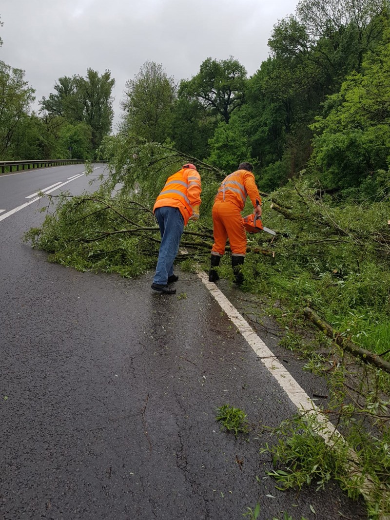 Traficul a fost blocat pe DN13 B, în Harghita