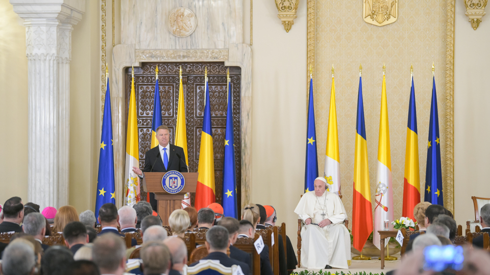 Papa Francisc, primit oficial de președinte și premier