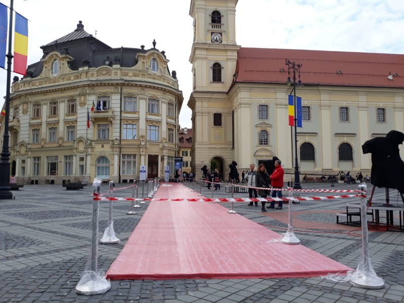 Protestatari opriţi de jandarmi să ajungă în Piaţa Mare din Sibiu