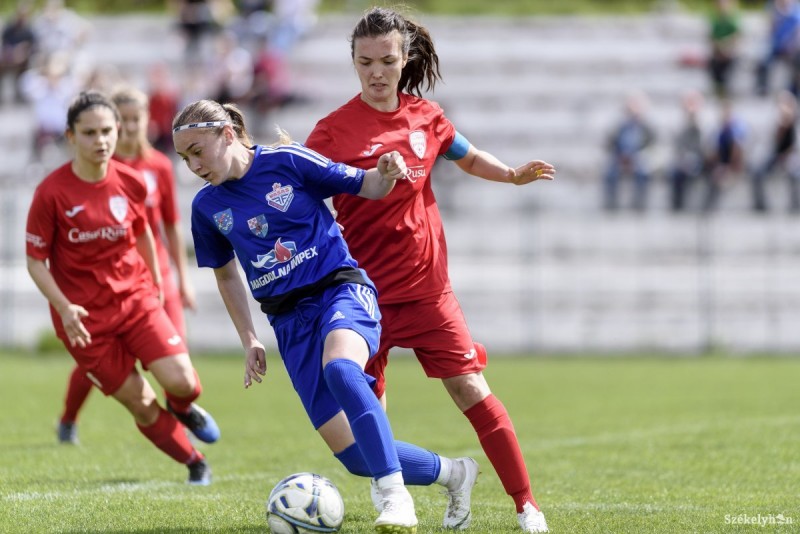 Fotbal feminin, play-off