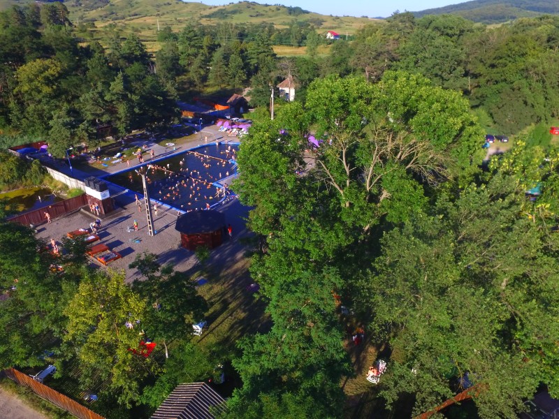 Mâine se deschide ștrandul cu apă sărată de la Ideciu de Jos