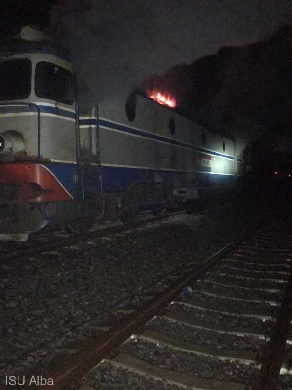 O locomotivă a ars azi dimineață în Alba