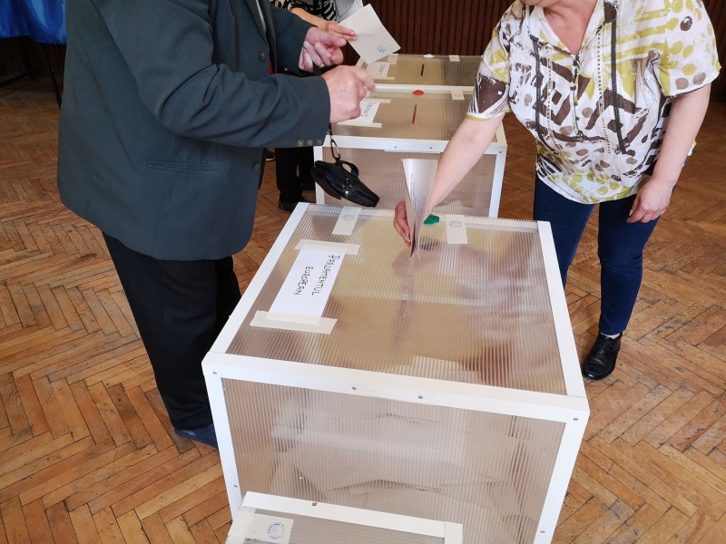 Până la ora 13.00, în județul Mureș, au votat aproape 100 de mii de oameni, respectiv mai mult de 21% din populația cu drept de vot