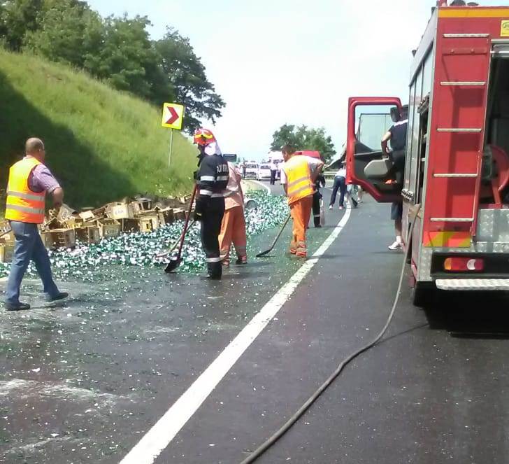 UPDATE: Traficul a fost reluat, în ambele directii la Târnava, în județul Sibiu