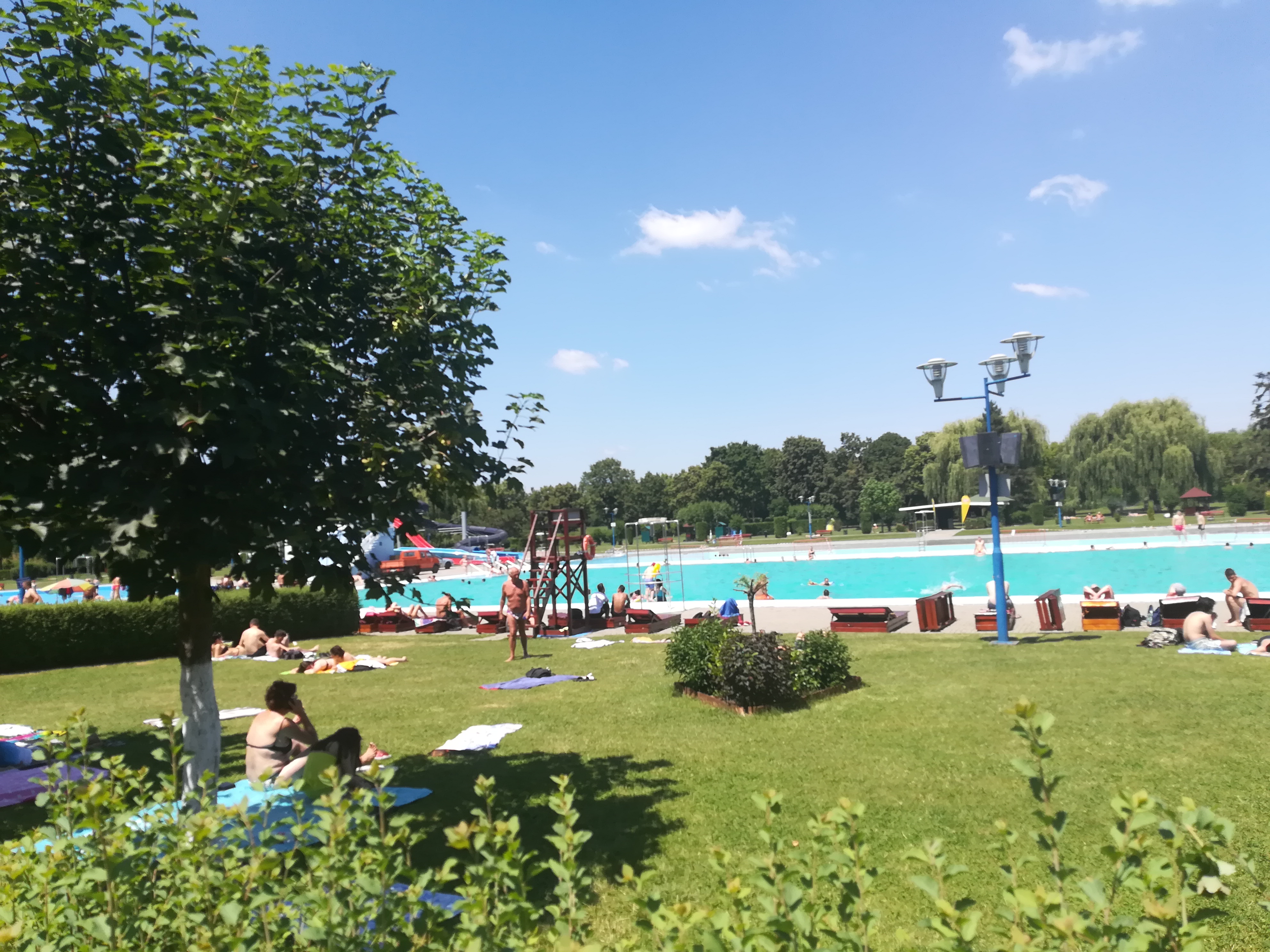 Bărci noi și plăci de tip paddleboarding la Complexul Weekend din Târgu Mureș