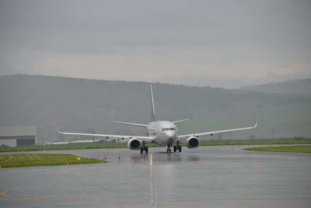 Papa Francisc a decolat de pe Aeroportul Târgu-Mureş de câteva minute