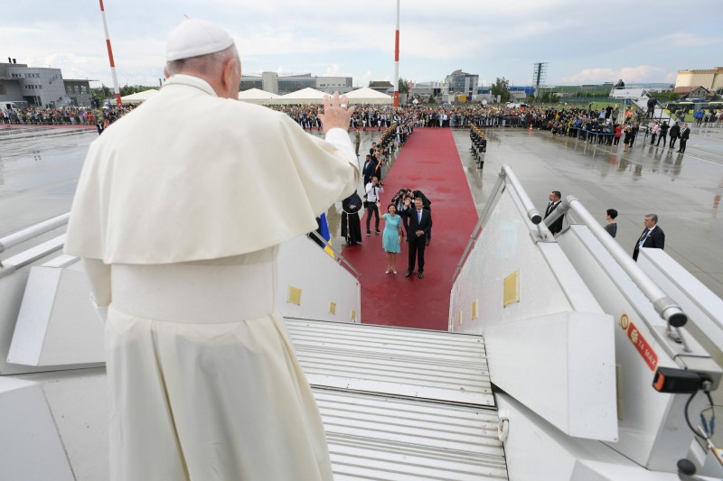 Papa Francisc a revenit asearã în Cetatea Vaticanului dupã vizita de trei zile în România