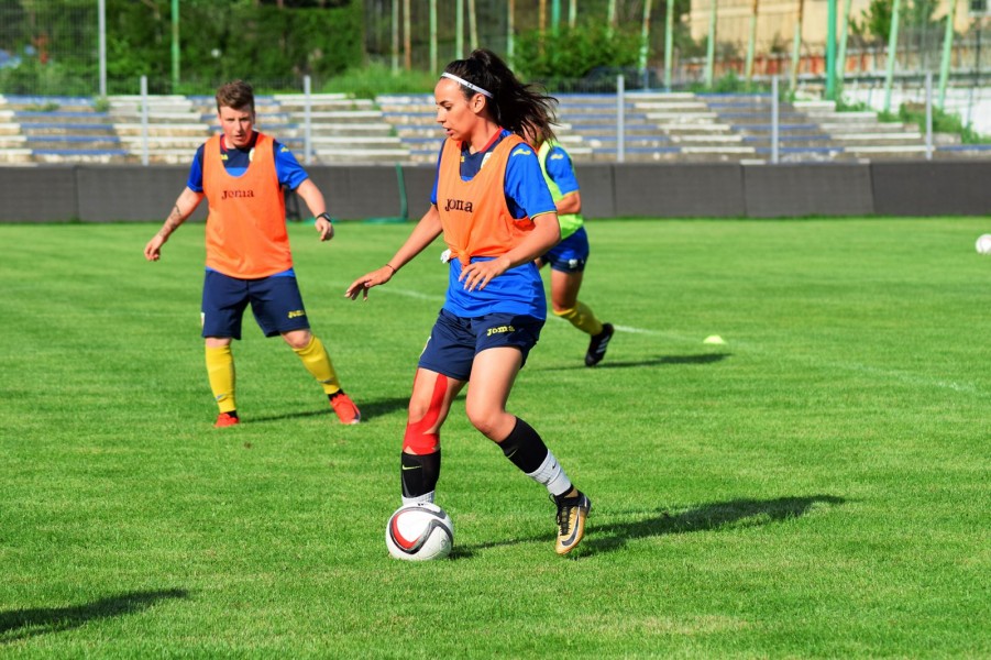 Fotbalistele tricolore, amical cu Serbia