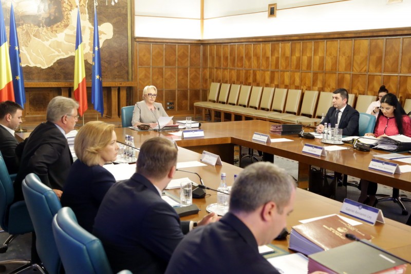Guvernul se reuneşte, astăzi, de la ora 13:00, în şedinţa săptămânală