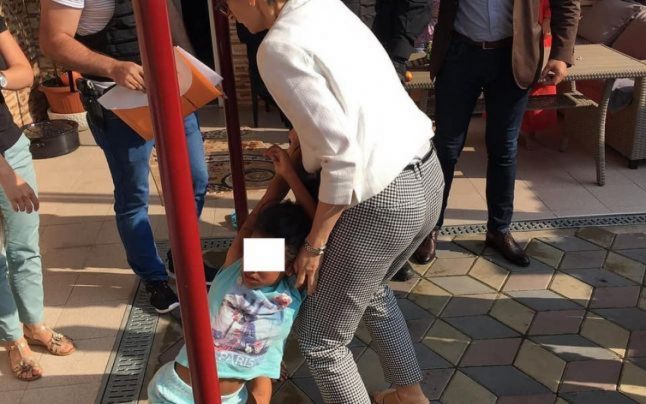 Premierul condamnă modul în care a fost tratată fetiţa de la Baia de Aramă