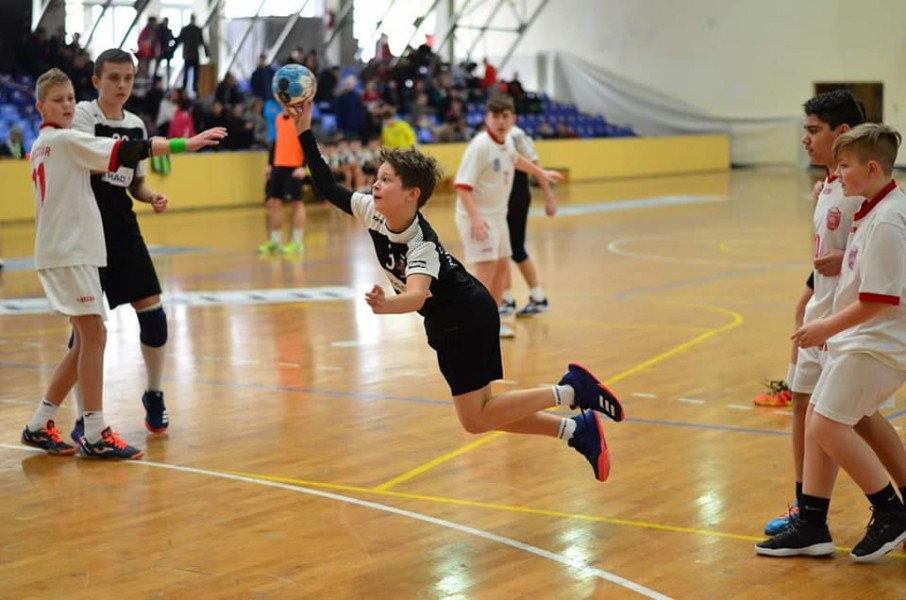 Brașovul găzduiește turneul final la handbal juniori IV