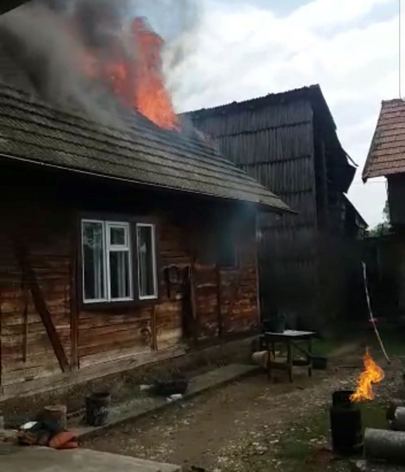 Explozie urmată de incendiu la o casă din Vlădeni, jud. Brașov