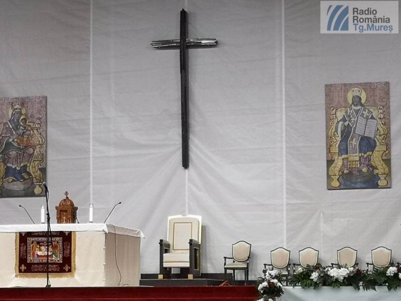Scaunul papal de la Blaj a fost făcut din lemnul și gratiile pușcăriilor de la Sighet și Gherla