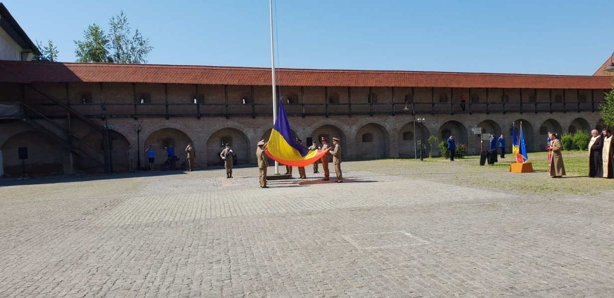 Drapelul național s-a ridicat astăzi cu cinste la Târgu Mureș
