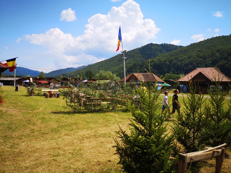 A debutat cea de-a XV-a ediție a Festivalului de tradiții și obiceiuri de pe Valea Mureșului