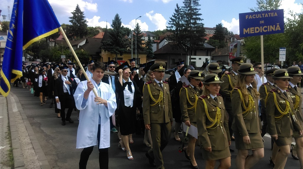 Restricții de circulație la Târgu Mureș, din cauza festivității de absolvire a studenților de la UMFST