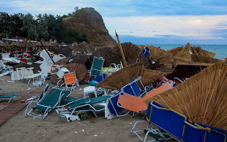 7 morţi şi 100 de răniţi în urma unei furtuni care a lovit peninsula greacă Halkidiki