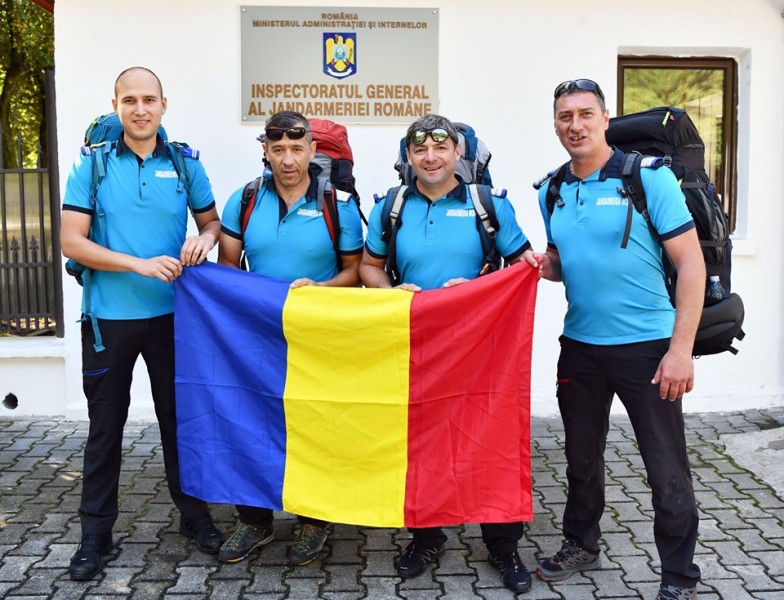 Patru jandarmi brașoveni vor arbora tricolorul pe cel mai înalt vârf din Europa
