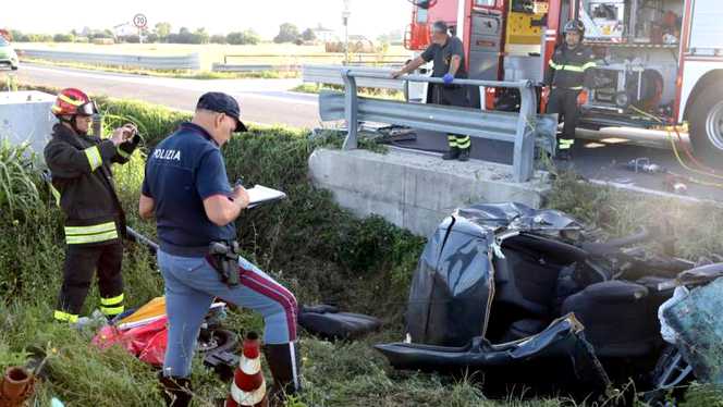 Patru cetăţeni români au murit într-un accident de circulaţie în Italia