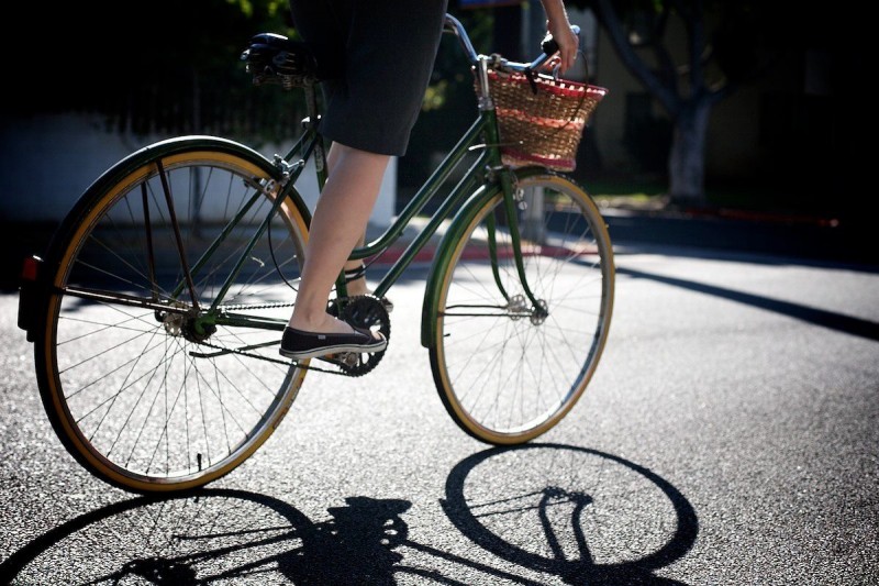 Iubitoarele mersului pe bicicletă din Brașov vor putea să-și etaleze cele mai frumoase și colorate ținute de drum în această sâmbătă Iubitoarele mersului pe bicicletă din Brașov vor putea să-și etaleze cele mai frumoase și colorate ținute de drum în această sâmbătă