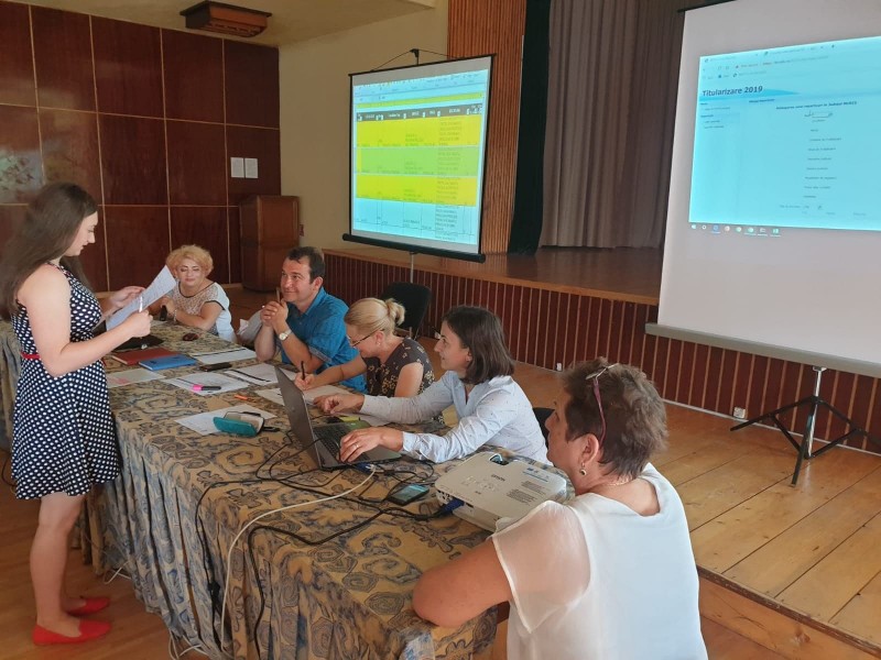 Aproape 32.000 de candidaţi, aşteptaţi să susţină proba scrisă la concursul de titularizare Aproape 32.000 de candidaţi, aşteptaţi să susţină proba scrisă la concursul de titularizare