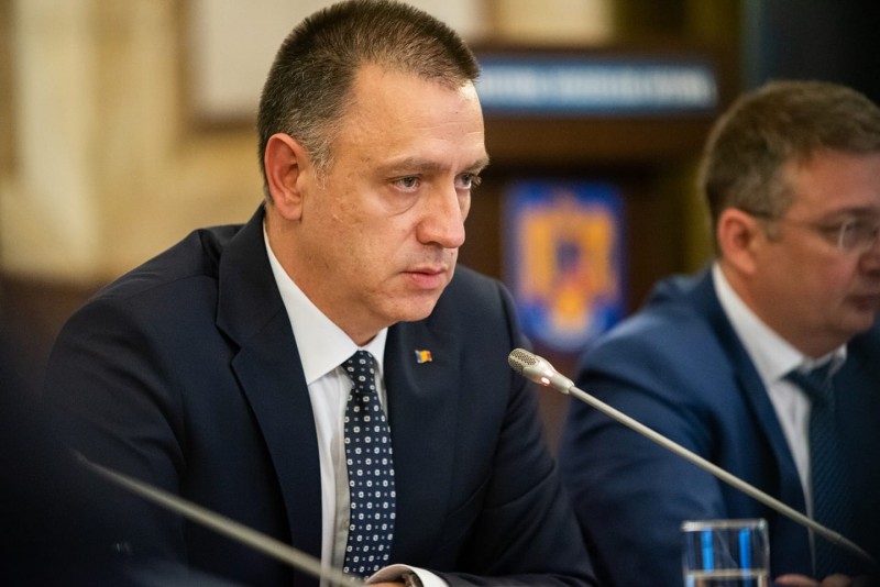 Ministrul interimar de Interne, Mihai Fifor a anunţat că va avea, săptămânal, videoconferinţe cu şefii de inspectorate din teritoriu