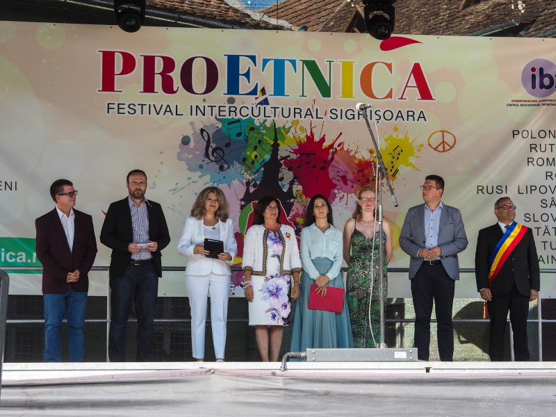 Medalie pentru organizatorul Festivalului Interetnic ProEtnica Medalie pentru organizatorul Festivalului Interetnic ProEtnica