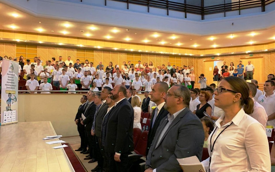 Peste 200 de elevi brașoveni au absolvit învățământul dual